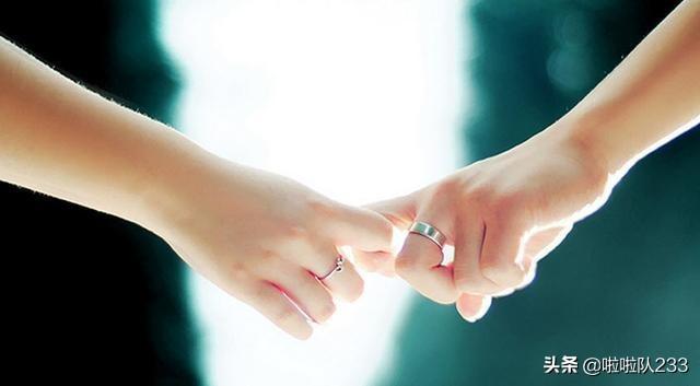 戒指戴中指的意思（右中指戒指什么意思）