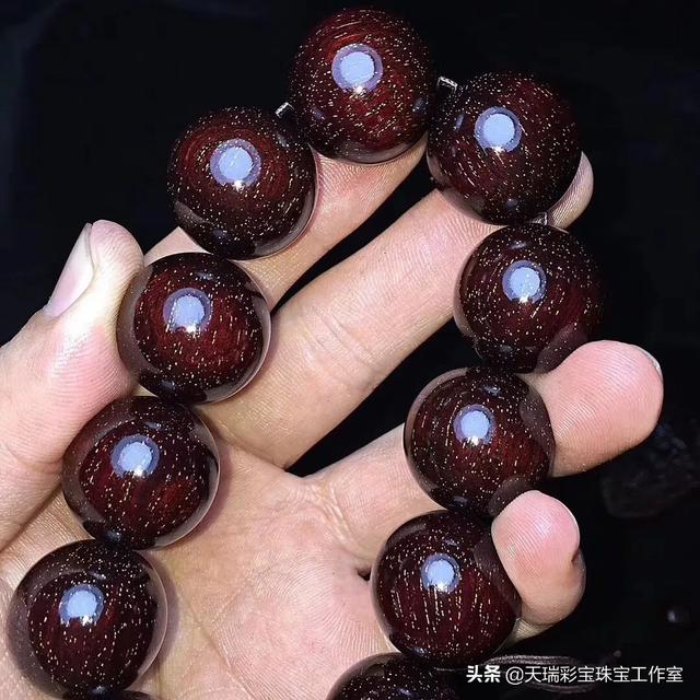 小叶紫檀佛珠（小叶紫檀佛珠怎么盘玩和保养）