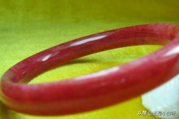 玉手镯怎么选择好坏（玉手镯怎么看好坏质地）