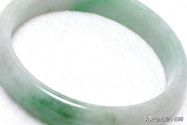 玉手镯怎么选择好坏（玉手镯怎么看好坏质地）