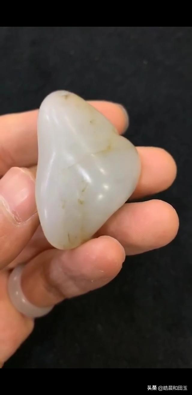 和田玉的籽料（和田玉的籽料和山料的区别）