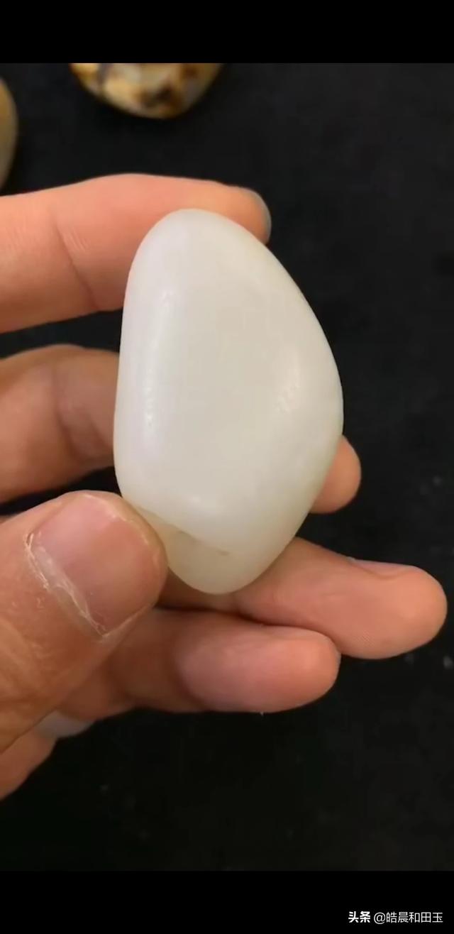 和田玉的籽料（和田玉的籽料和山料的区别）