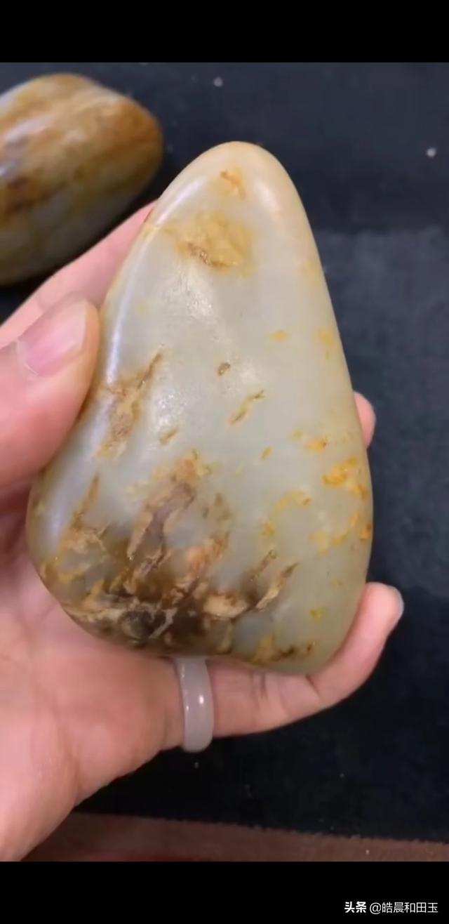 和田玉的籽料（和田玉的籽料和山料的区别）